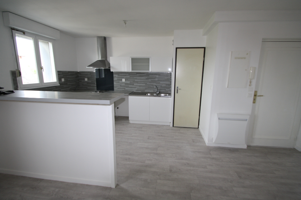 POITIERS GARE QUARTIER DES ROCS TRES BEL APPARTEMENT DE 53 M2 AVEC PARKING SECURISE ET GRANDE CAVE POITIERS GARE QUARTIER DES ROCS TRES BEL APPARTEMENT DE 53 M2 AVEC PARKING SECURISE ET GRANDE CAVE