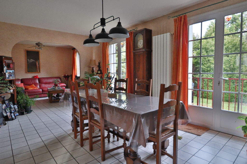 PROCHE POITIERS - MAISON 100 m² - 3 CHAMBRES - LUMINEUSE - CALME - TERRAIN ARBORE PROCHE POITIERS - MAISON 100 m² - 3 CHAMBRES - LUMINEUSE - CALME - TERRAIN ARBORE