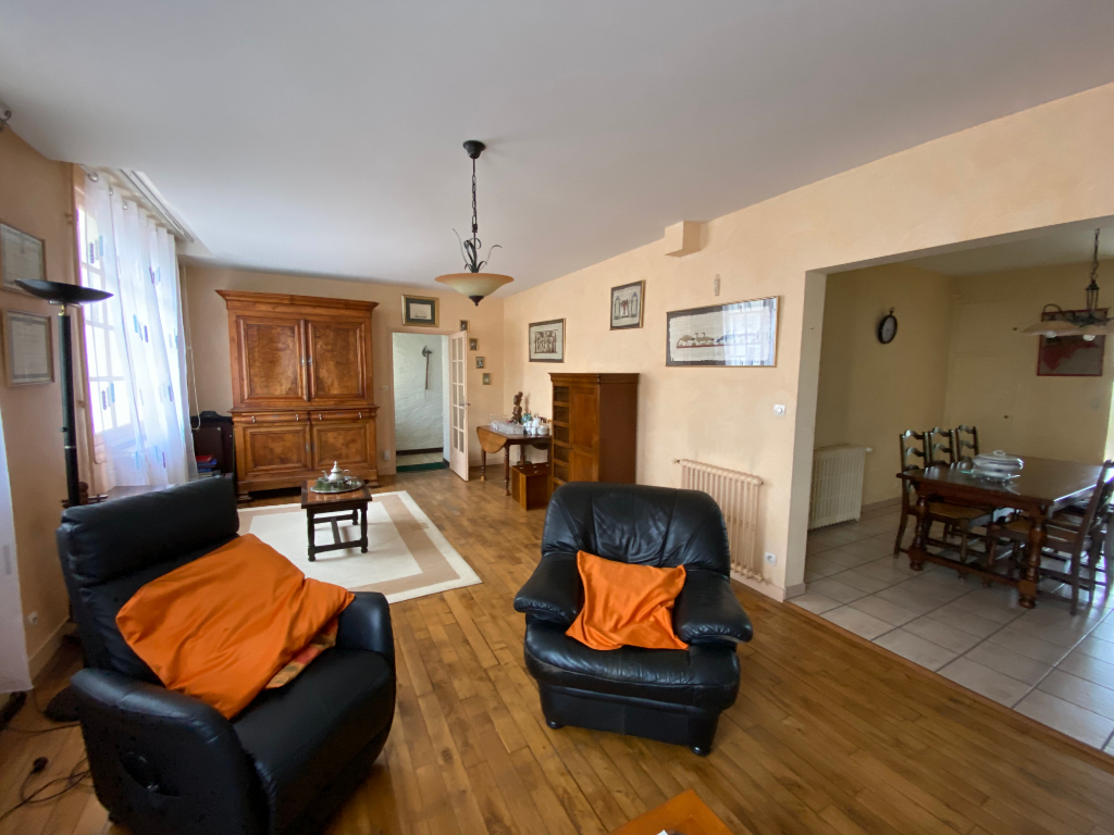POITIERS QUARTIER CHILVERT MAISON DE 222 M2 4 CHAMBRES SUR ENVIRON 576 M2 DE TERRAIN POITIERS QUARTIER CHILVERT MAISON DE 222 M2 4 CHAMBRES SUR ENVIRON 576 M2 DE TERRAIN
