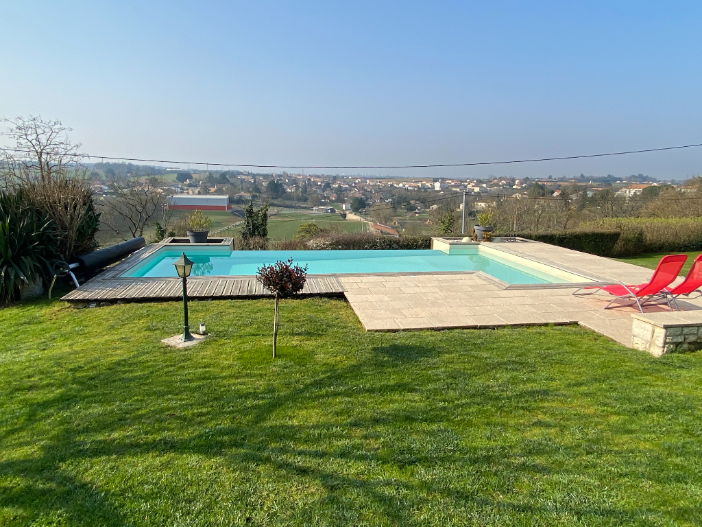 MONTAMISE COEUR DE BOURG RARE MAISON ANCIENNE RENOVEE - 4 CHAMBRES - PISCINE A DEBORDEMENT - VUE A COUPER LE SOUFFLE - REVENUS LOCATIFS EN COMPLEMENT MONTAMISE COEUR DE BOURG RARE MAISON ANCIENNE RENOVEE - 4 CHAMBRES - PISCINE A DEBORDEMENT - VUE A COUPER LE SOUFFLE - REVENUS LOCATIFS EN COMPLEMENT
