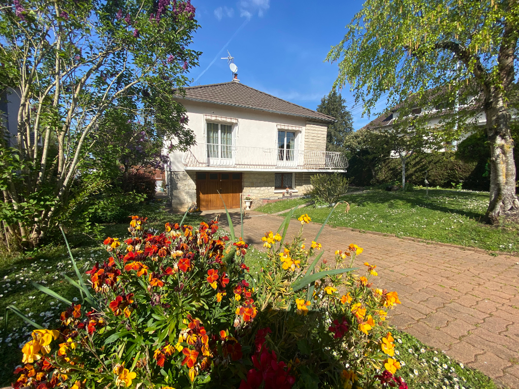 POITIERS RARE PROCHE FACULTE MAISON 3 CH 89 M2 425M2 DE TERRAIN CLOS ET ARBORE POITIERS RARE PROCHE FACULTE MAISON 3 CH 89 M2 425M2 DE TERRAIN CLOS ET ARBORE