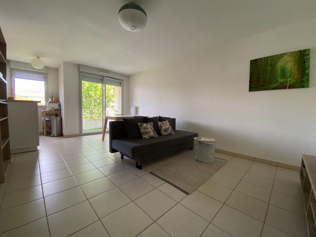 POITIERS QUARTIER OUEST BEL APPARTEMENT LUMINEUX DE TYPE 2 DE 43M2 AVEC PLACE DE PARKING DANS UNE RESIDENCE SECURISEE AVEC PISCINE POITIERS QUARTIER OUEST BEL APPARTEMENT LUMINEUX DE TYPE 2 DE 43M2 AVEC PLACE DE PARKING DANS UNE RESIDENCE SECURISEE AVEC PISCINE