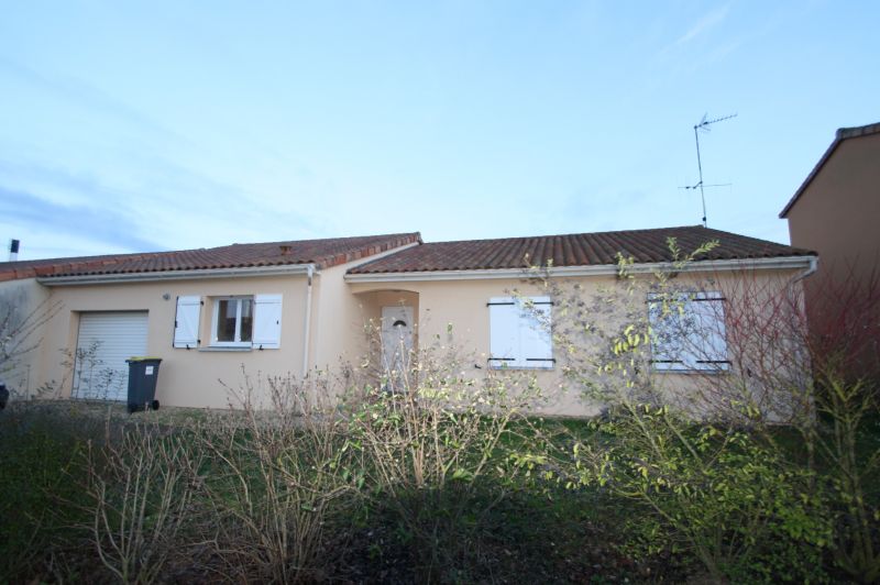 BEAUX VOLUMES - 4 CHAMBRES ET JARDIN - POITIERS BEAUX VOLUMES - 4 CHAMBRES ET JARDIN - POITIERS
