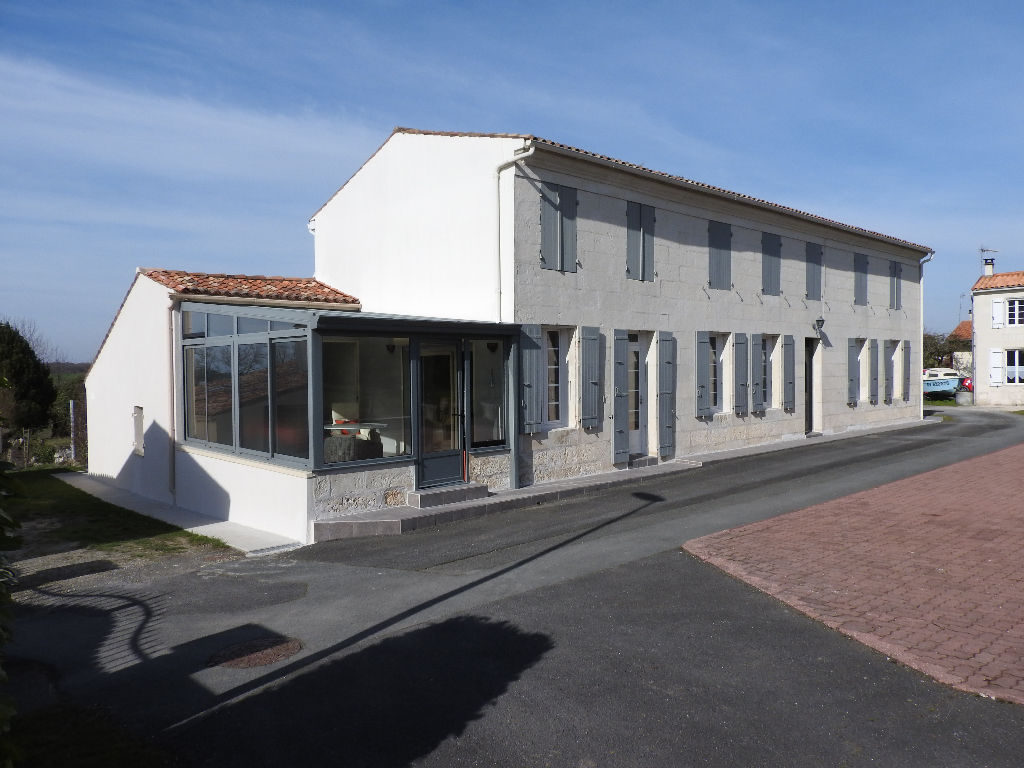 Saint Georges Des Côteaux (17) - Maison charentaise Saint Georges Des Côteaux (17) - Maison charentaise