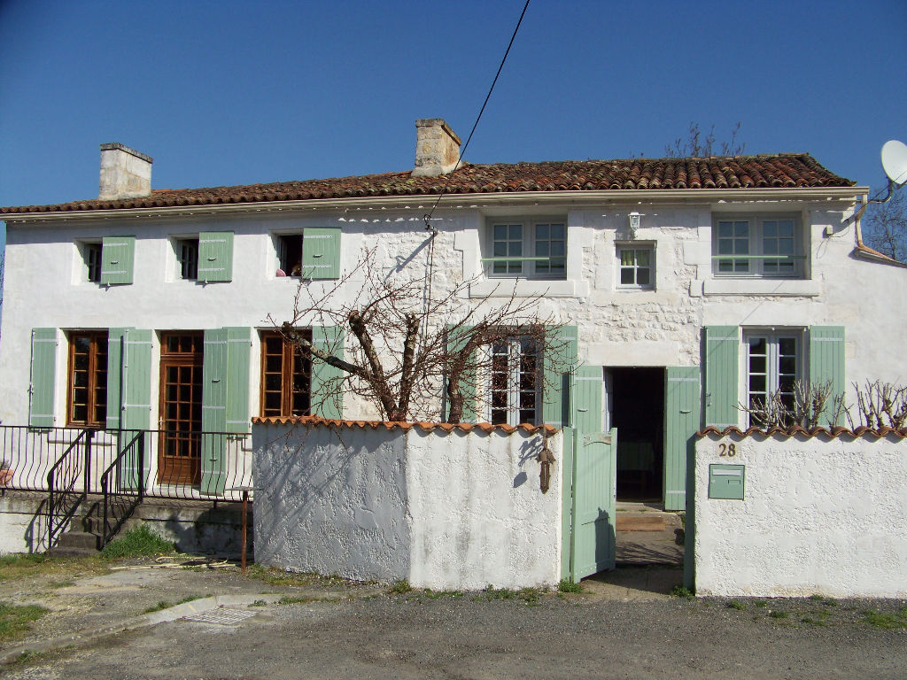 Maison charentaise proche de Saintes (17) Maison charentaise proche de Saintes (17)