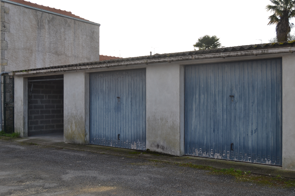 Garage à Saintes (17) rive droite Garage à Saintes (17) rive droite