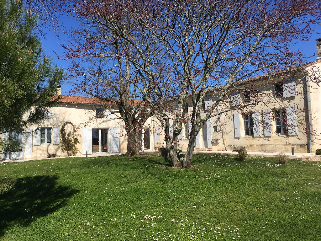 Maison charentaise proche de Saintes (17) Maison charentaise proche de Saintes (17)