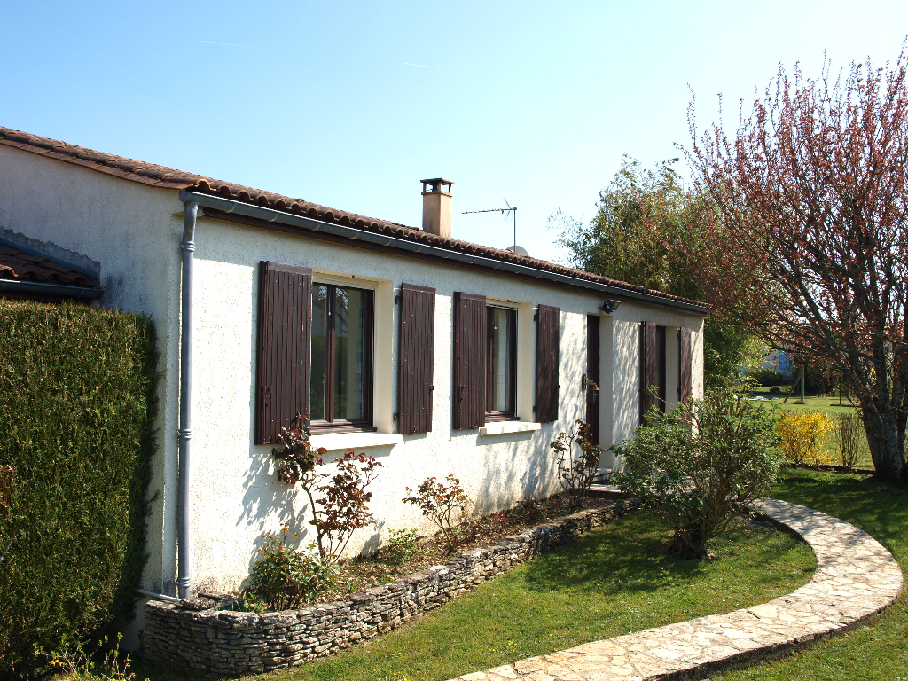 Maison de plain-pied proche de Saintes (17) Maison de plain-pied proche de Saintes (17)