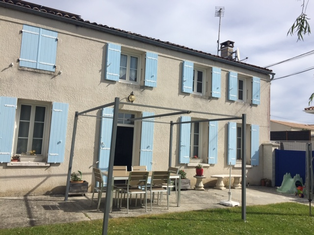 Maison charentaise rénovée aux portes de Saintes (17) Maison charentaise rénovée aux portes de Saintes (17)