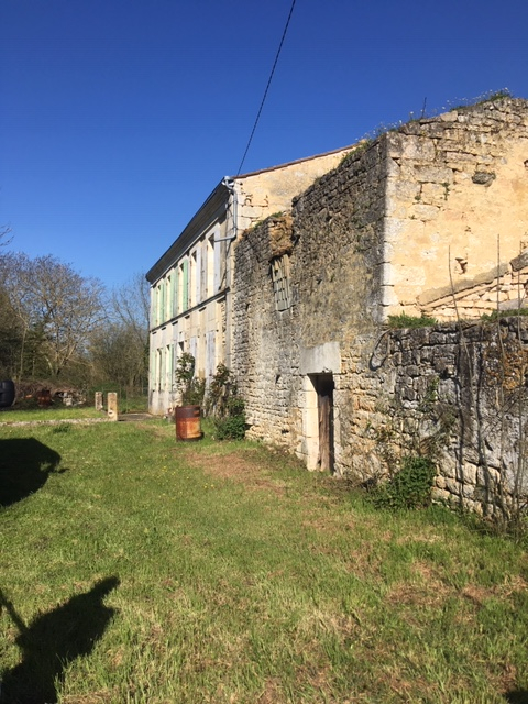 Maison charentaise à finir de rénover Maison charentaise à finir de rénover