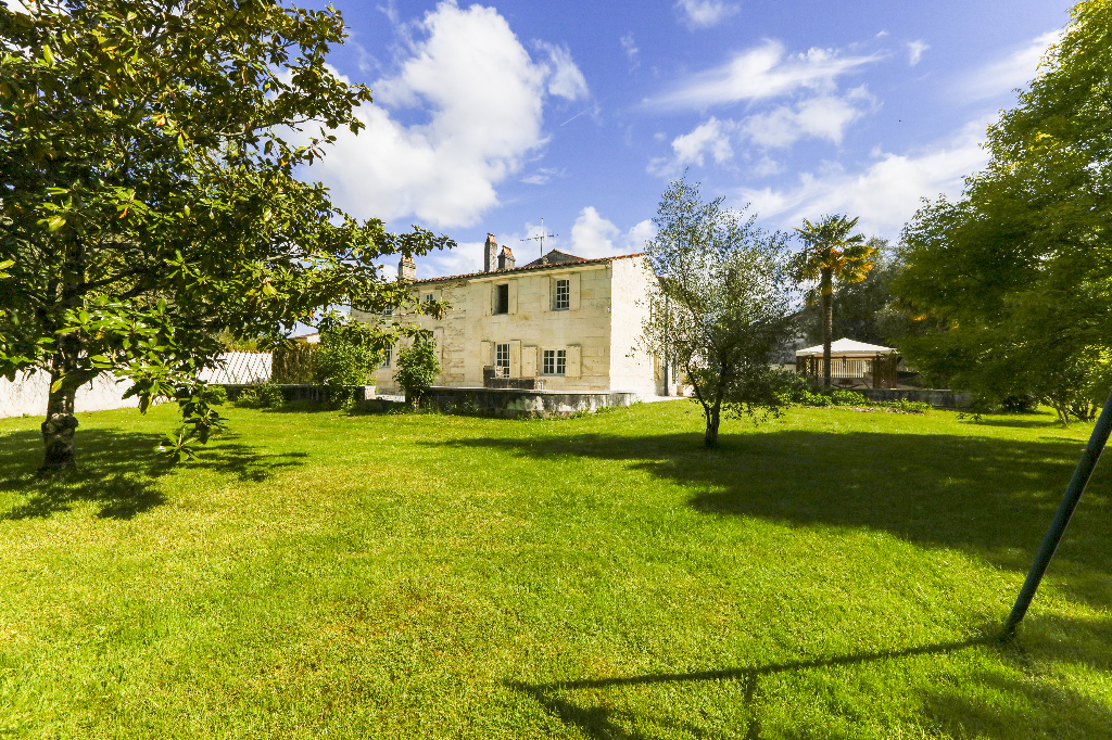 Exceptionnelle maison charentaise proche de Saintes (17) Exceptionnelle maison charentaise proche de Saintes (17)