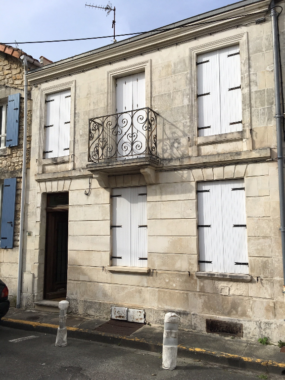 Maison de ville à Saintes (17) rive droite Maison de ville à Saintes (17) rive droite
