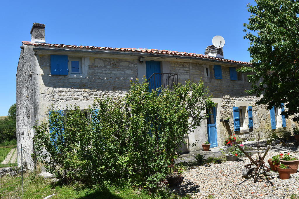 Maison charentaise à Saint Savinien (17) Maison charentaise à Saint Savinien (17)