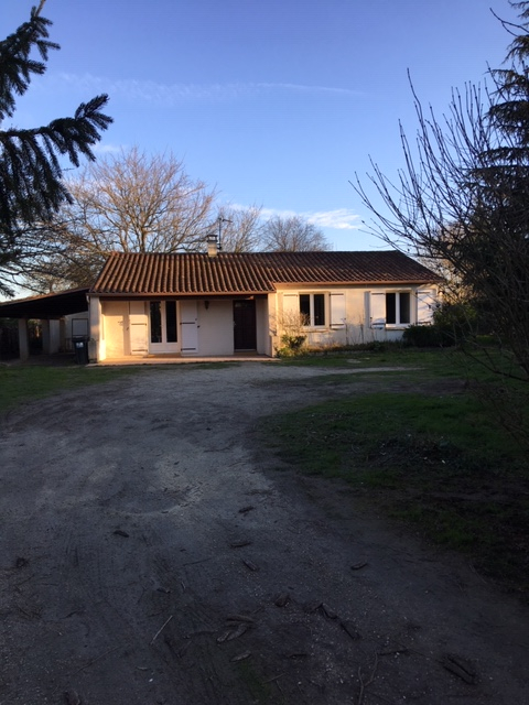 Maison de plain pied à 5 km de St Porchaire Maison de plain pied à 5 km de St Porchaire