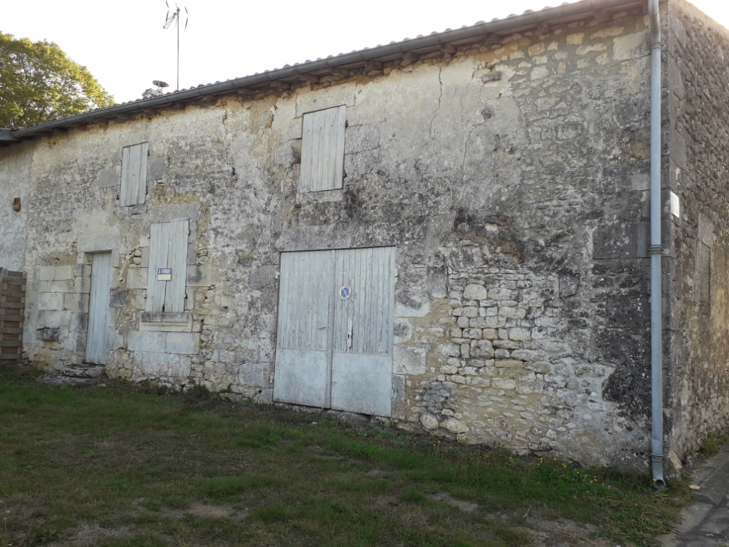 Maison charentaise aux portes de Saintes (17) Maison charentaise aux portes de Saintes (17)
