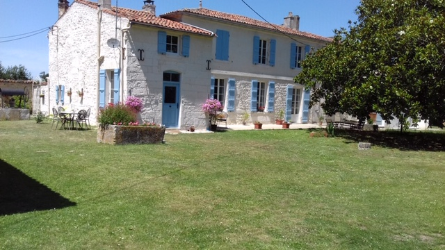 Maison charentaise aux portes de Saintes (17) Maison charentaise aux portes de Saintes (17)
