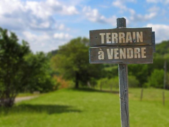 Terrain constructible à SAINTES (17) Terrain constructible à SAINTES (17)