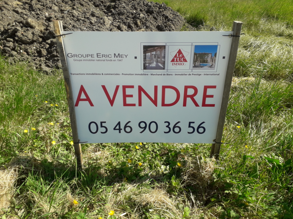 Terrain constructible à Asnieres La Giraud (17) 2200 m2 Terrain constructible à Asnieres La Giraud (17) 2200 m2