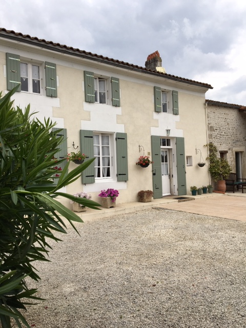 Maison Geay 10 pièce(s) 194 m2 Maison Geay 10 pièce(s) 194 m2