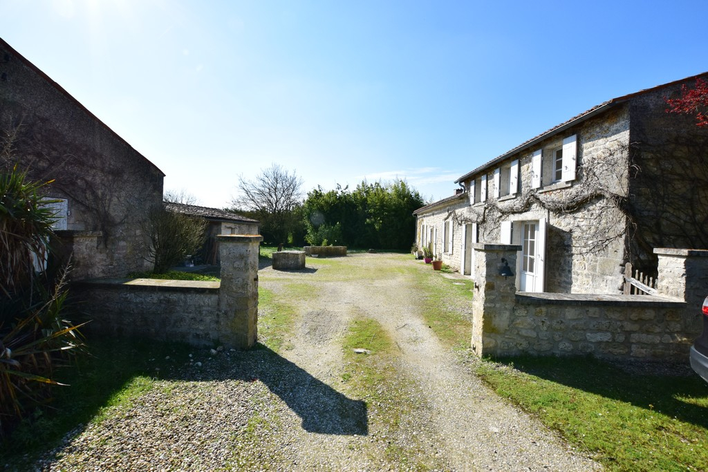 Maison proche de Saint Savinien (17) Maison proche de Saint Savinien (17)