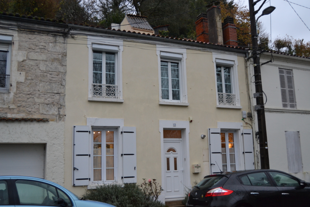 Maison Saintes (17) à rive gauche Maison Saintes (17) à rive gauche