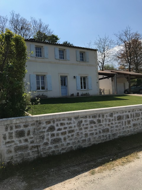 Maison récente à Taillebourg (17) Maison récente à Taillebourg (17)