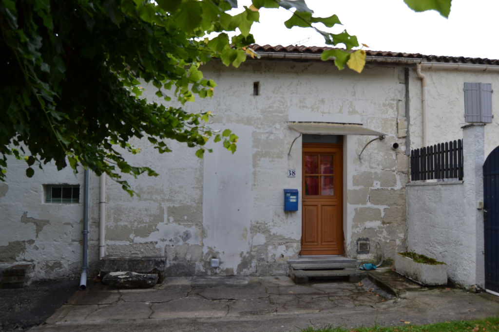 Saintes (17) rive gauche - maison de ville Saintes (17) rive gauche - maison de ville
