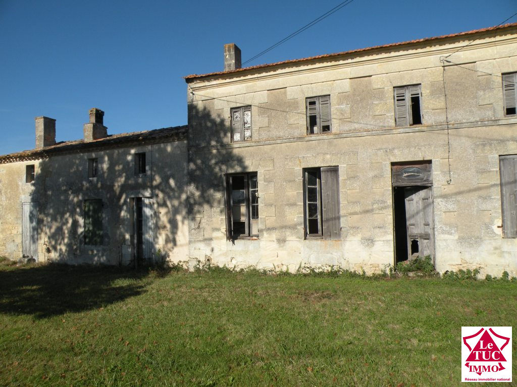 PROCHE ETAULIERS Maison 220 m2 au sol à rénover PROCHE ETAULIERS Maison 220 m2 au sol à rénover