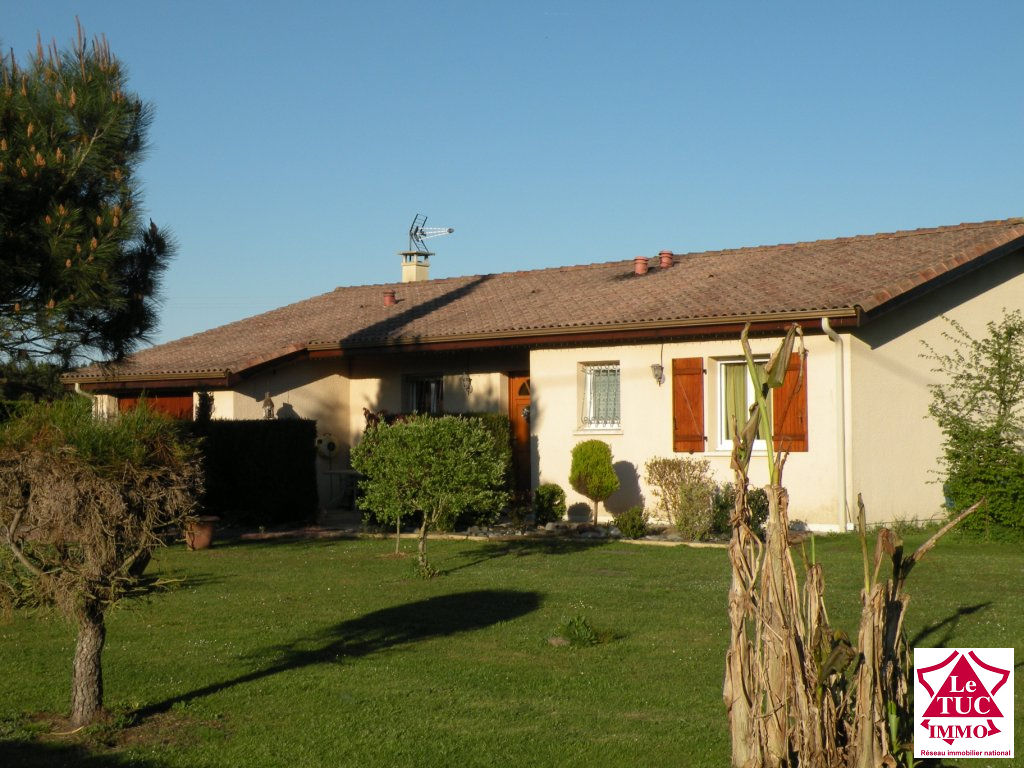 REIGNAC Maison plain pied 110 m² sur 15 000 m² REIGNAC Maison plain pied 110 m² sur 15 000 m²
