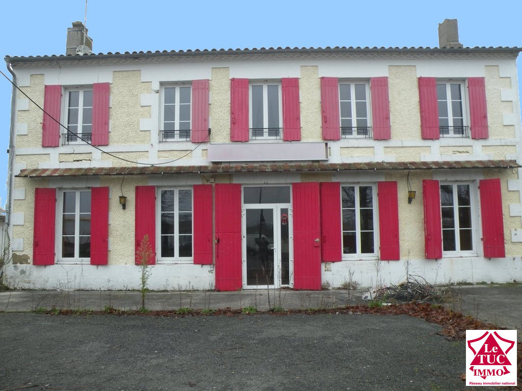 MONTENDRE Immeuble 250 m² sur 888 m² MONTENDRE Immeuble 250 m² sur 888 m²