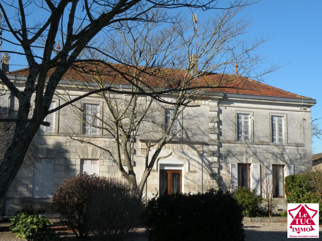 REIGNAC Maison 220 m² sur 4 400 m² 4 chambres REIGNAC Maison 220 m² sur 4 400 m² 4 chambres