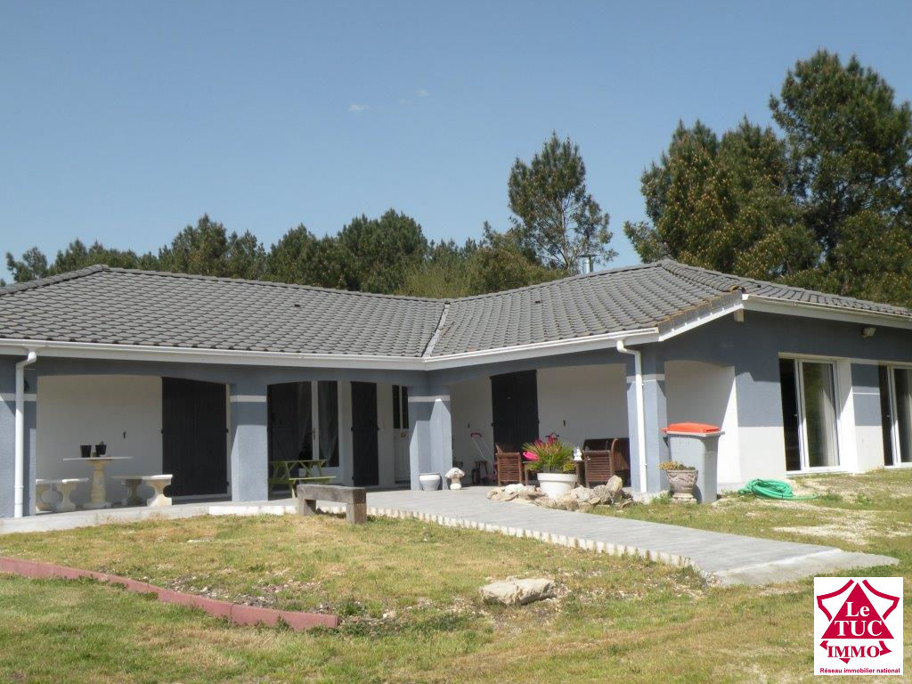 REIGNAC Contemporaine 190 m² avec garage sur 1 879 m² REIGNAC Contemporaine 190 m² avec garage sur 1 879 m²
