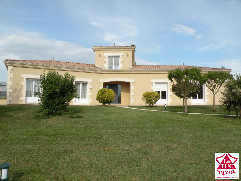 ST CAPRAIS DE BLAYE Contemporaine 230 m² sur 3 000 m² ST CAPRAIS DE BLAYE Contemporaine 230 m² sur 3 000 m²