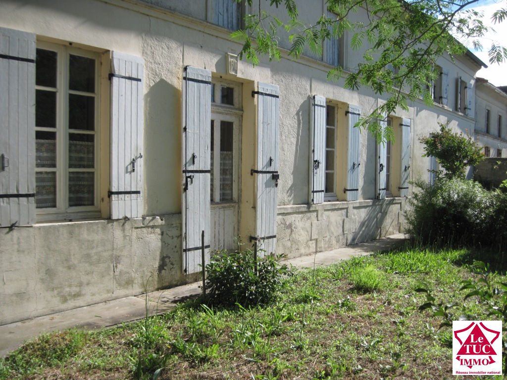 REIGNAC Bien immobilier: 100 m² + 85 m² sur 5 700 m² REIGNAC Bien immobilier: 100 m² + 85 m² sur 5 700 m²
