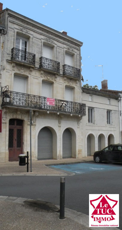 MONTENDRE Immeuble en pierres 710 m² MONTENDRE Immeuble en pierres 710 m²