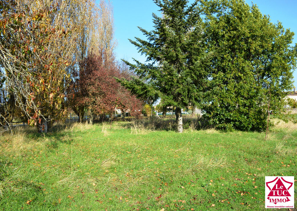 EYRANS Terrain d'environ 890 m² constructibles EYRANS Terrain d'environ 890 m² constructibles