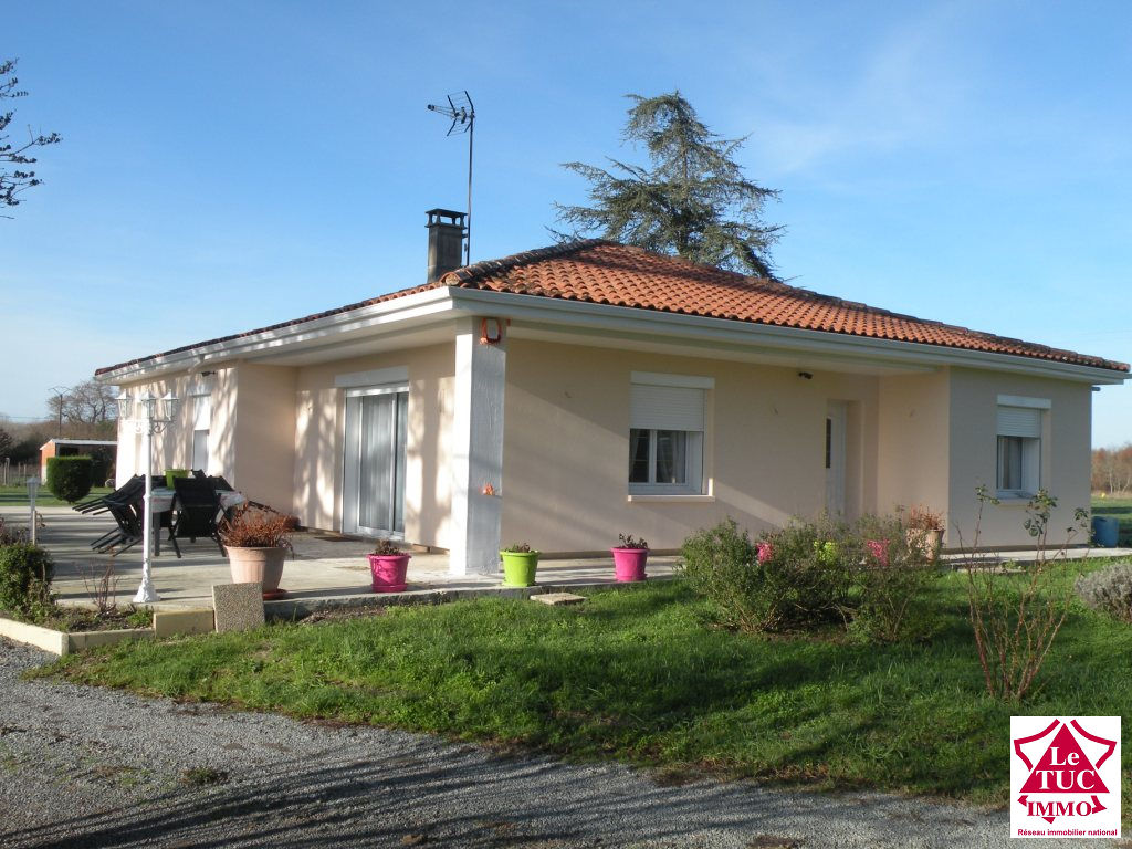 ETAULIERS Maison 150 m² rénovée sur 2 ha 44 ares ETAULIERS Maison 150 m² rénovée sur 2 ha 44 ares