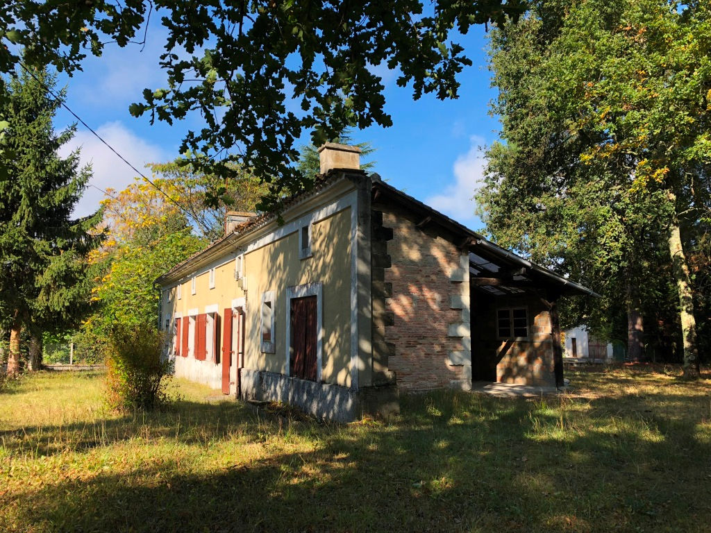 CLERAC MAISON SUR PLUS DE 5 000 M² CLERAC MAISON SUR PLUS DE 5 000 M²