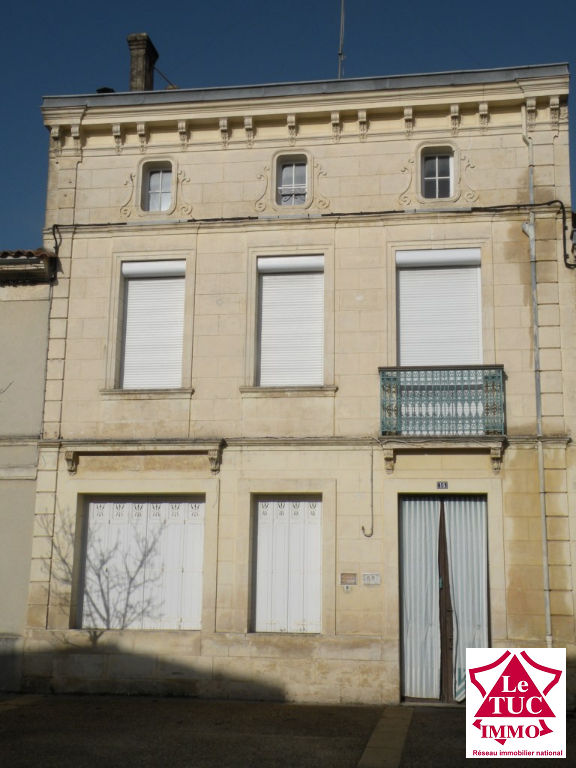 REIGNAC Maison 275 m², 5 chambres sur 9 600 m² REIGNAC Maison 275 m², 5 chambres sur 9 600 m²