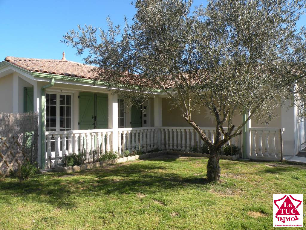 REIGNAC Agréable maison plain pied 150 m² sur 1 350 m² REIGNAC Agréable maison plain pied 150 m² sur 1 350 m²