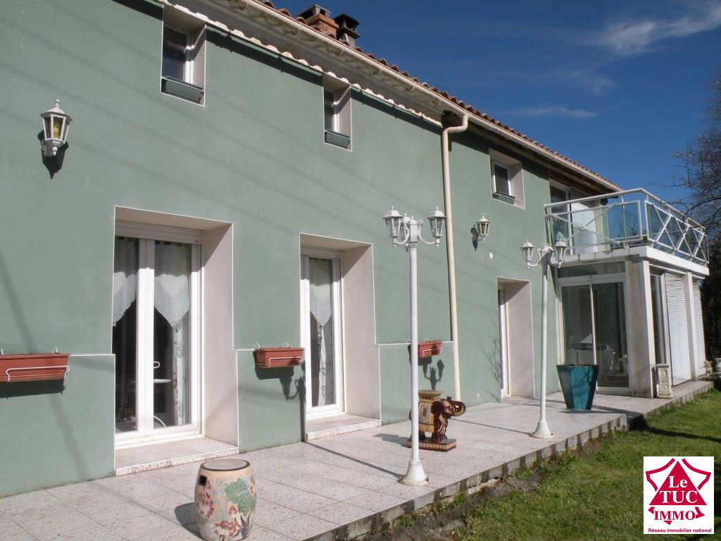 MARCILLAC Maison en pierres et moellons 170 m² sur 2 559 m² MARCILLAC Maison en pierres et moellons 170 m² sur 2 559 m²