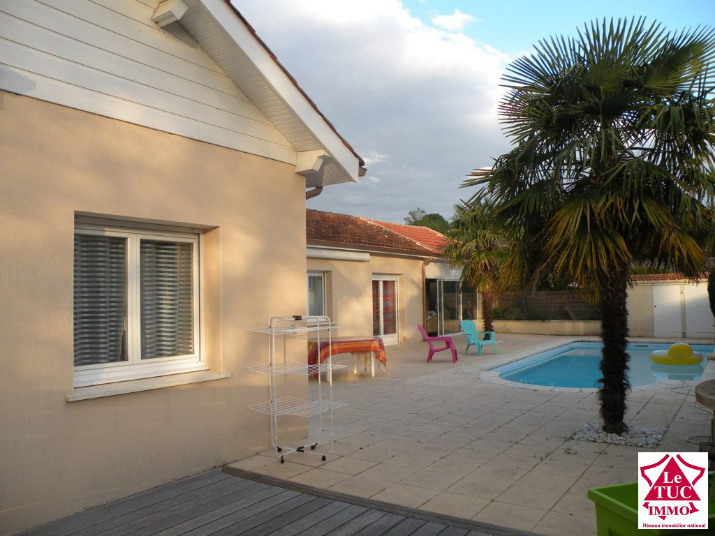 ENTRE REIGNAC ET MONTENDRE Maison 165 m² sur 1 540 m² ENTRE REIGNAC ET MONTENDRE Maison 165 m² sur 1 540 m²