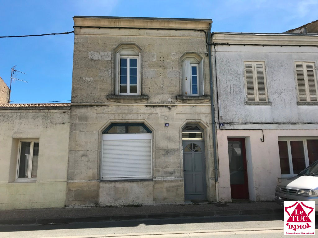 REIGNAC Maison en pierres 105 m² avec cour REIGNAC Maison en pierres 105 m² avec cour