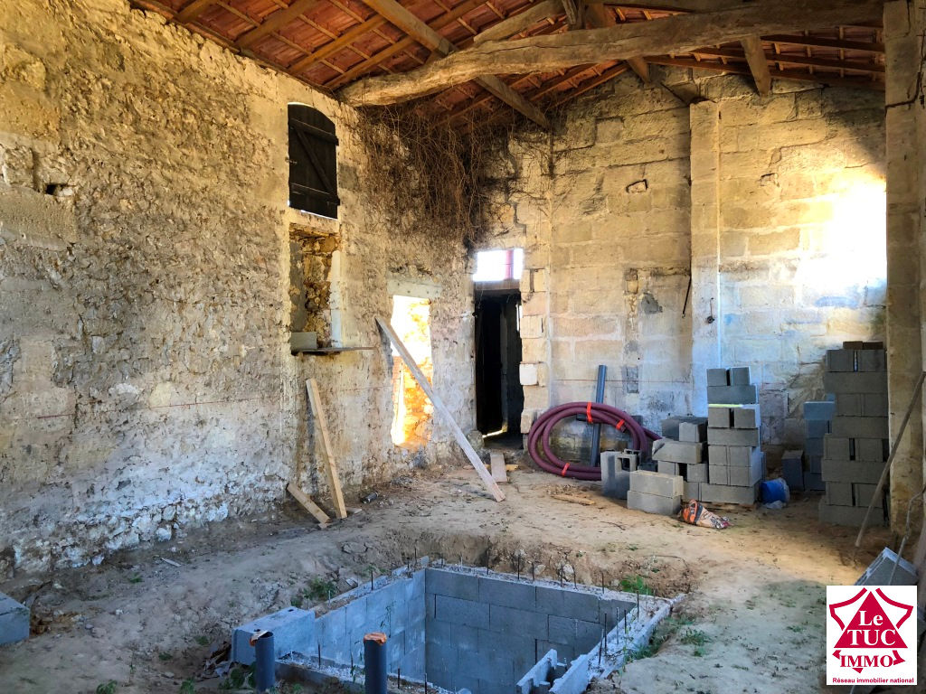 GRANGE A REHABILITER 110m² AU SOL FORT POTENTIEL GRANGE A REHABILITER 110m² AU SOL FORT POTENTIEL