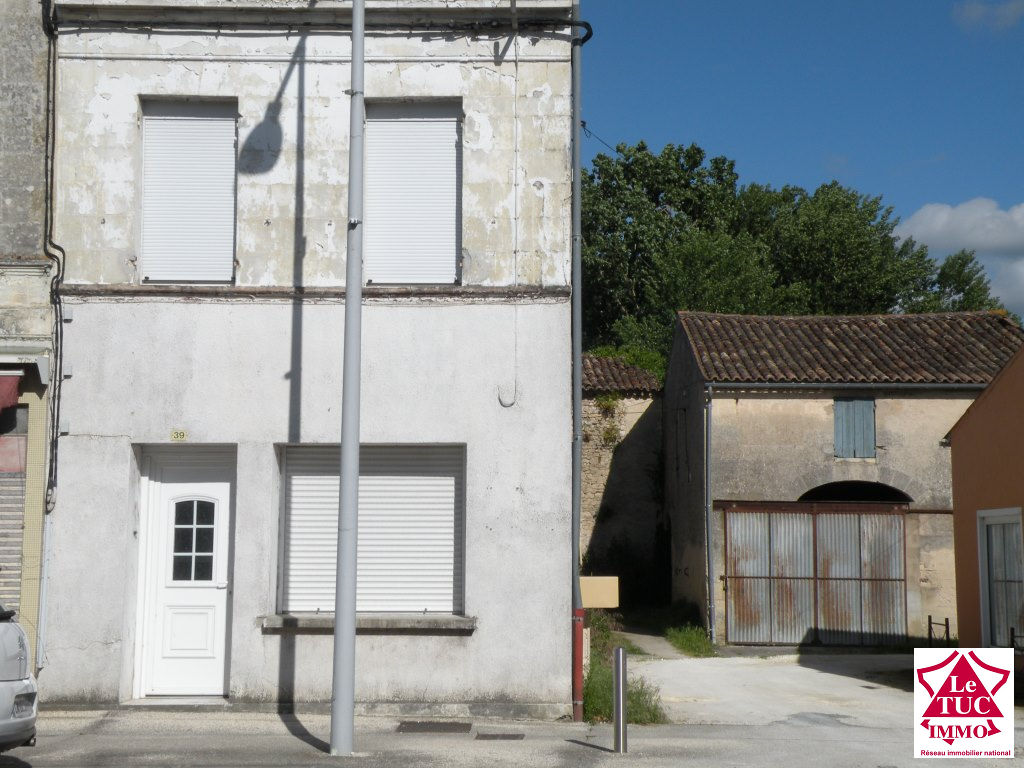 ETAULIERS Maison de bourg 115 m² rénovée 3 chambres ETAULIERS Maison de bourg 115 m² rénovée 3 chambres