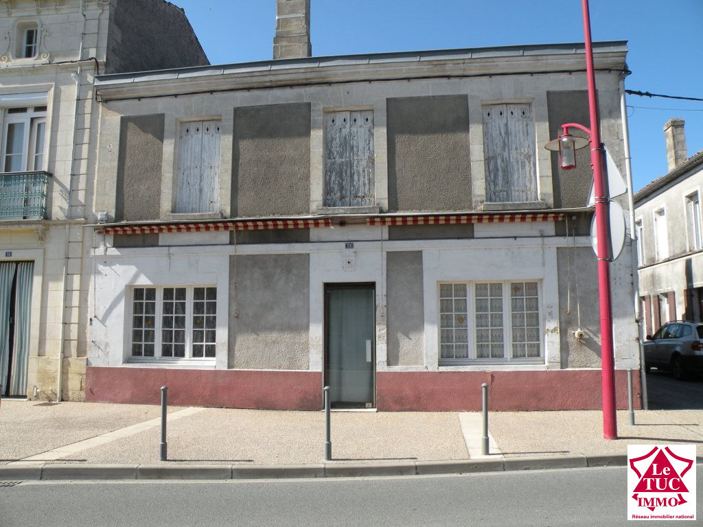 REIGNAC Maison 150 m² sur deux niveaux REIGNAC Maison 150 m² sur deux niveaux
