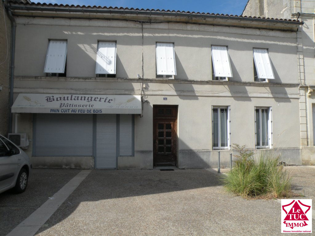 REIGNAC Local commercial dans immeuble pierres dépendances REIGNAC Local commercial dans immeuble pierres dépendances