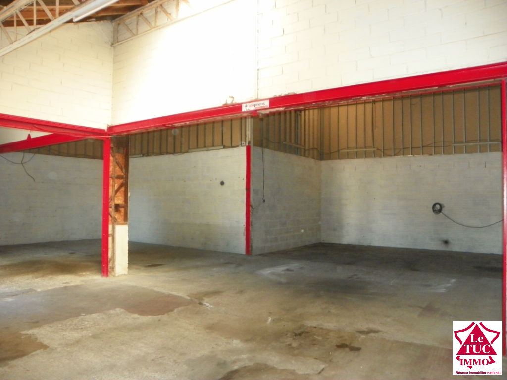 GARAGE/BOX DE 120 M² A LOUER GARAGE/BOX DE 120 M² A LOUER