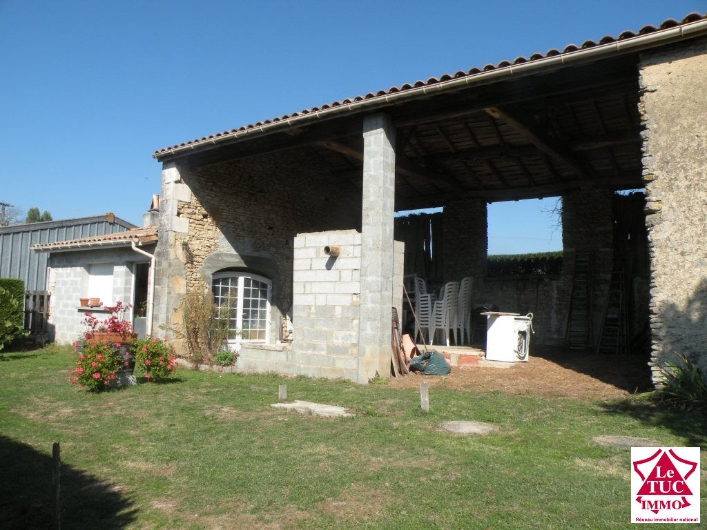MARCILLAC Bâtiment 90 m² sur 3 350 m² MARCILLAC Bâtiment 90 m² sur 3 350 m²
