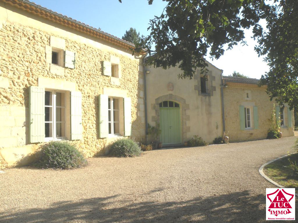 PROCHE MONTENDRE Maison 260 m² sur 19 606 m² PROCHE MONTENDRE Maison 260 m² sur 19 606 m²